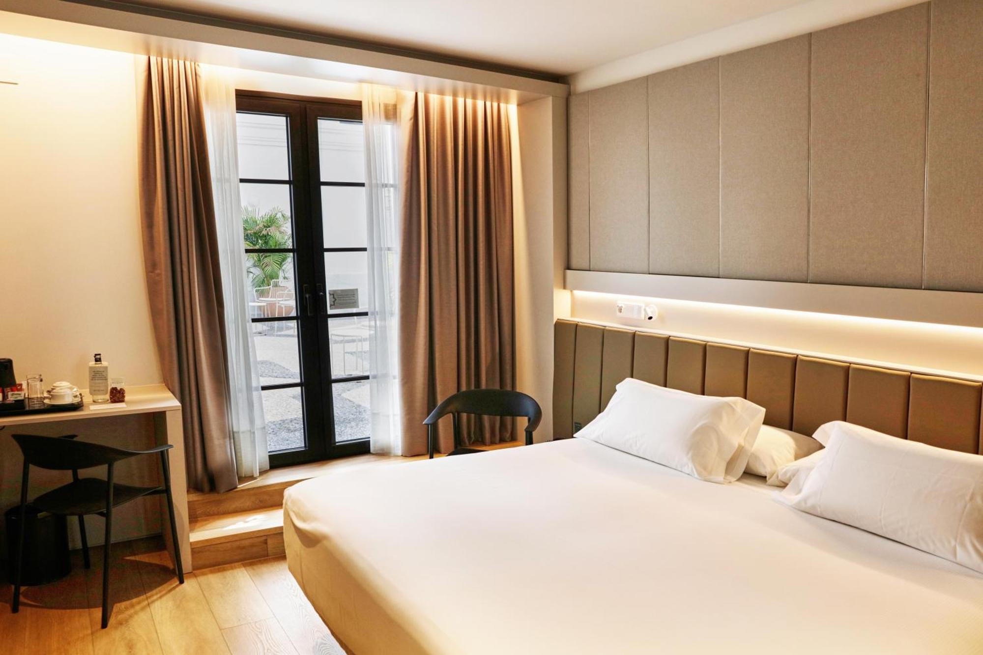Hotel Becquer, Seville